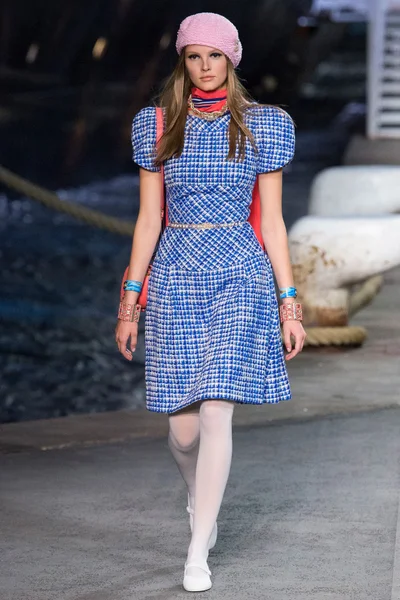 Look 13